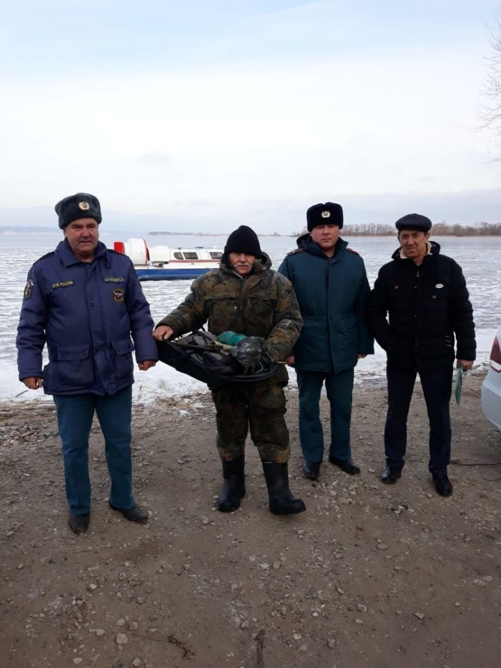 В Спасском районе спасли рыбака, которого на льдине уносило в сторону Ульяновска