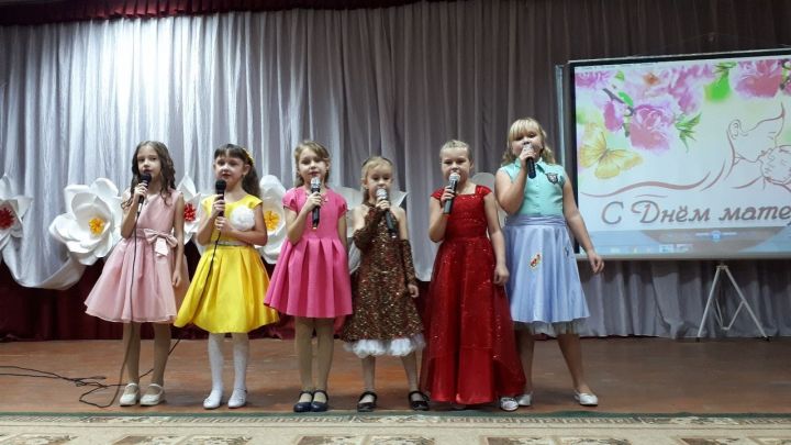 Концерт, посвящённый Дню матери, прошёл в Болгарской средней школе №2
