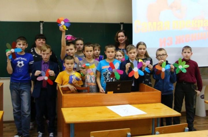 Ученики Болгарской санаторной школы участвовали в мероприятии «Скажи матери спасибо!»