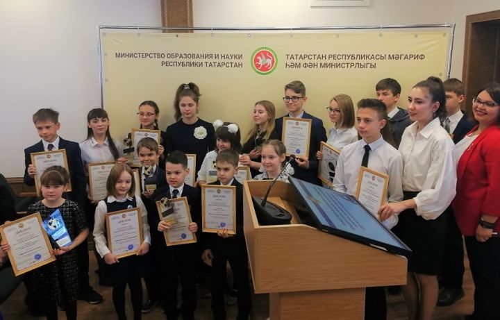 Болгарские школьницы стали призерами республиканского конкурса рисунков