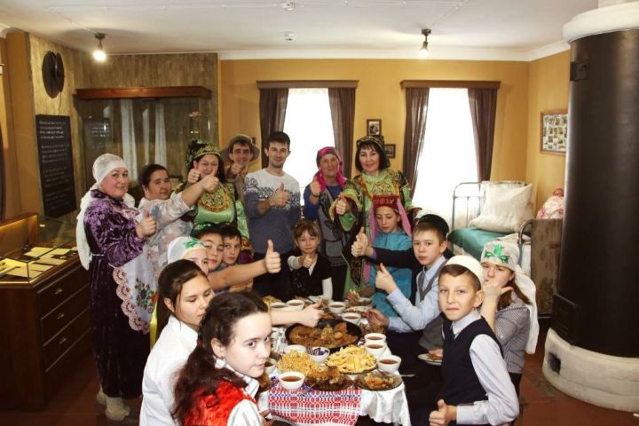 Болгарские школьники побывали на празднике белых перьев