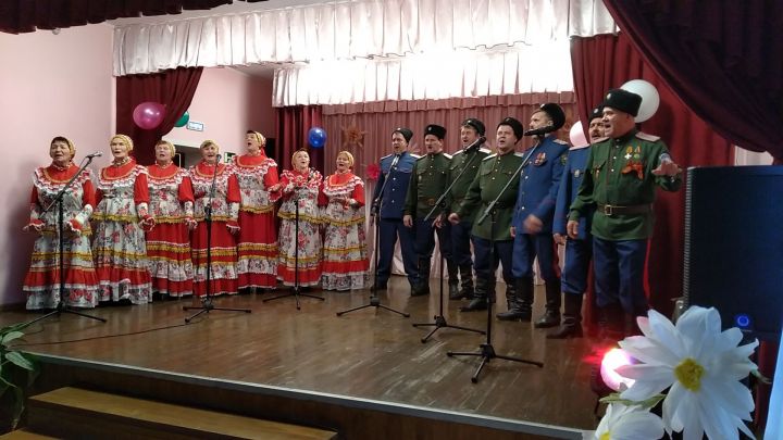 Народный ансамбль казачьей песни «Любо» выступил перед кураловцами (ФОТО)