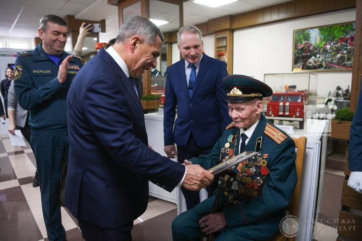 100-летнему ветерану войны и пожарной охраны вручена Благодарность Президента РТ