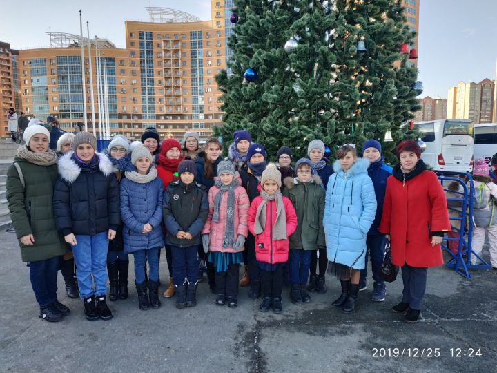 Спасские школьники посетили главную ёлку республики (ФОТО)