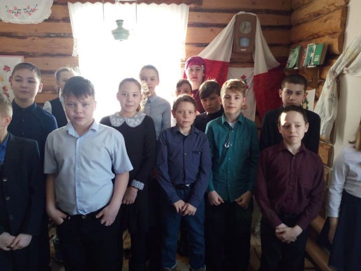 Болгарские пятиклассники узнали об особенностях татарского дома