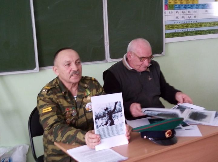Ветераны-пограничники провели встречу с учащимися Болгарской кадетской школы-интерната (ФОТО)