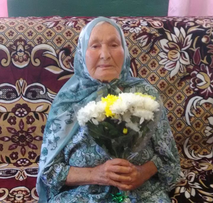 Спасскую долгожительницу поздравили с 90-летием