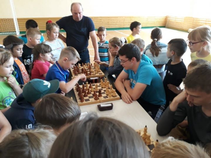 Школьники Болгара участвовали в турнире по шахматам