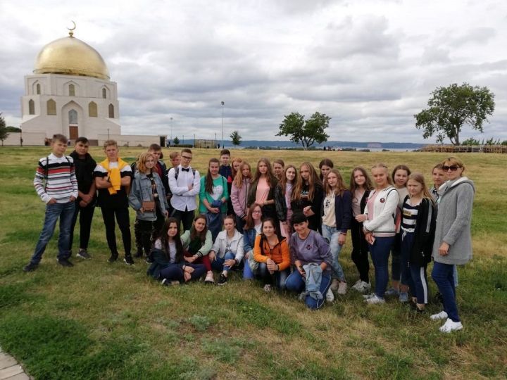 Школьники из Крыма познакомились с памятниками старины Древнего Болгара