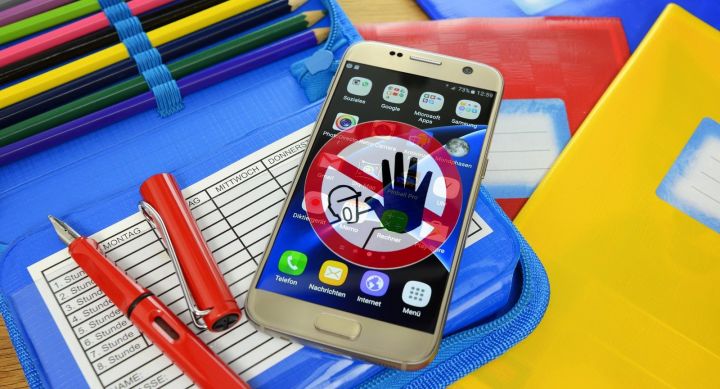 Запрет мобильных телефонов в школах: как относятся к этому нововведению жители Спасского района?