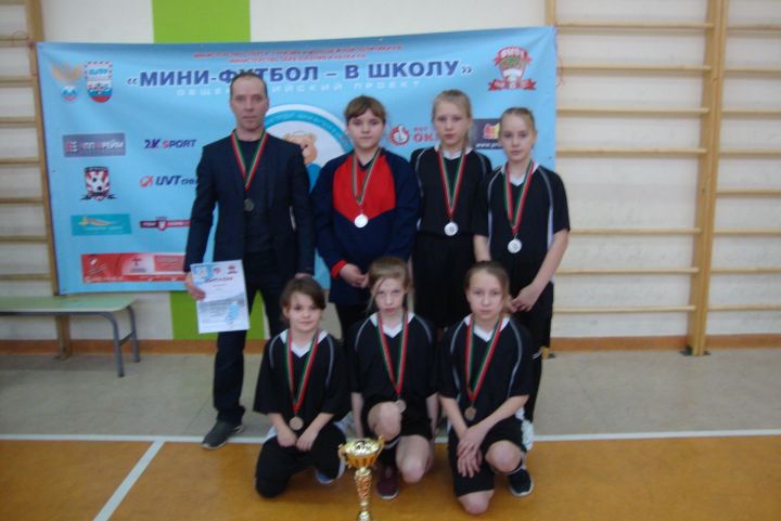 Көмеш медаль алдылар