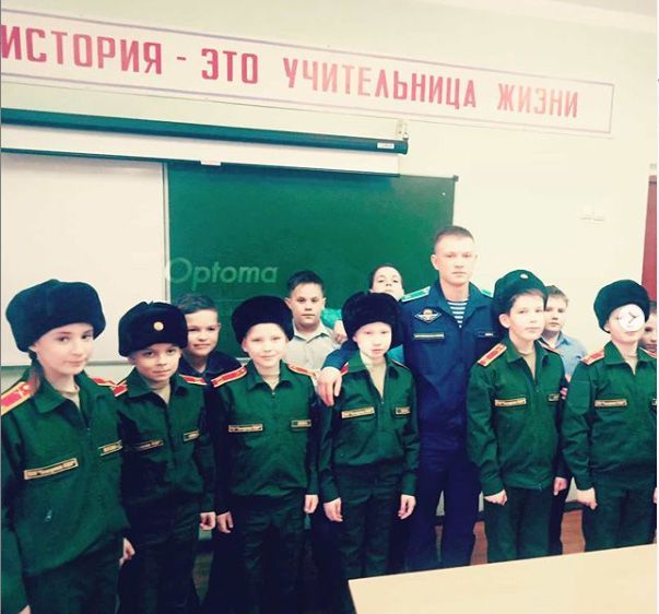 Болгарскую кадетскую школу-интернат посетил бывший выпускник
