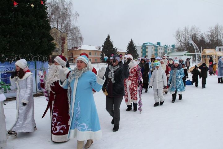 ВИДЕО с парада Дедов Морозов в Болгаре