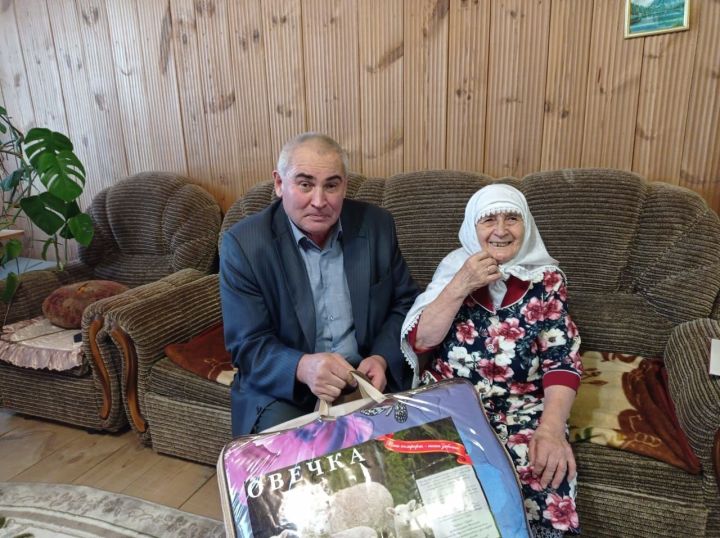 Труженицу тыла из Спасского района поздравили с 90-летием