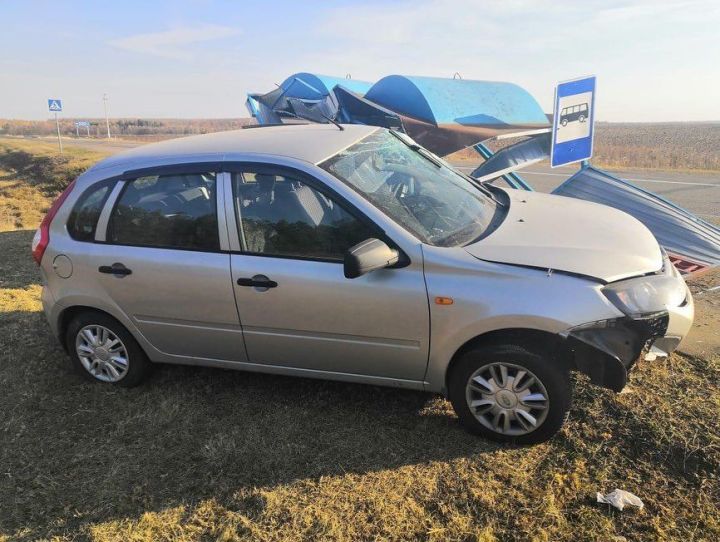 В Спасском районе уснувший за рулем водитель сшиб остановку