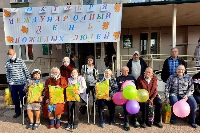 В Спасском ДИПИ поздравили с Днем пожилых
