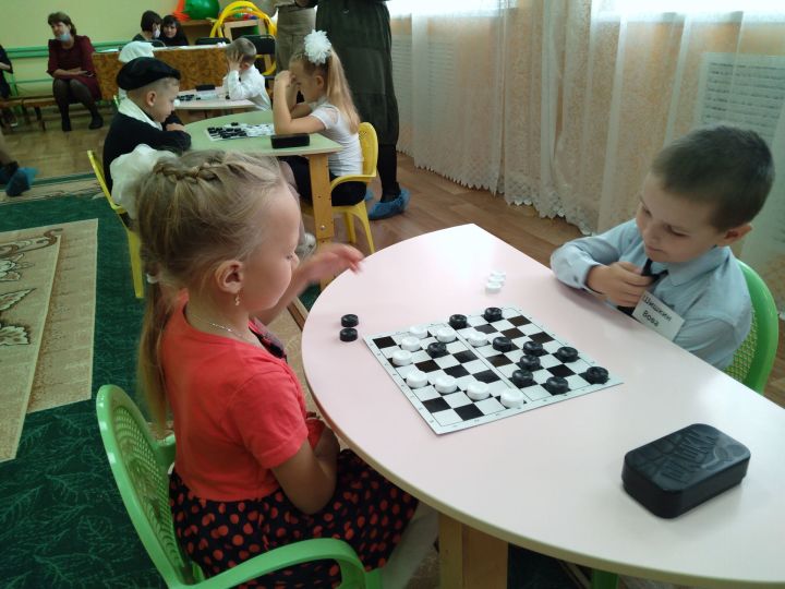 В Болгаре прошел шашечный турнир для дошкольников