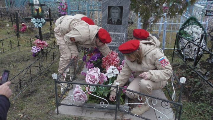 Юнармейцы Спасского района убрались на кладбище