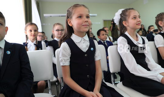 В Татарстане школьницам разрешили носить одежду в клетку и полоску