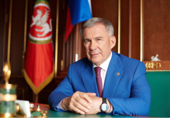 Рустам Минниханов поздравил жителей республики с Днем Конституции Республики Татарстан
