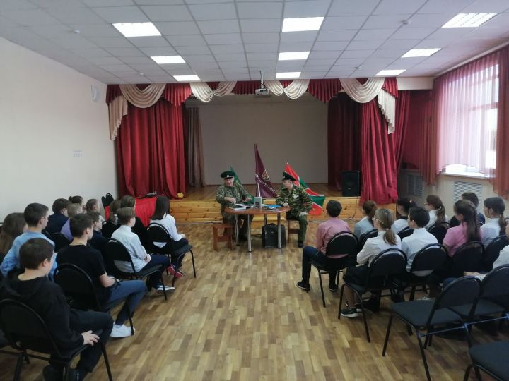 В Болгарской санаторной школе прошёл «Урок мужества»