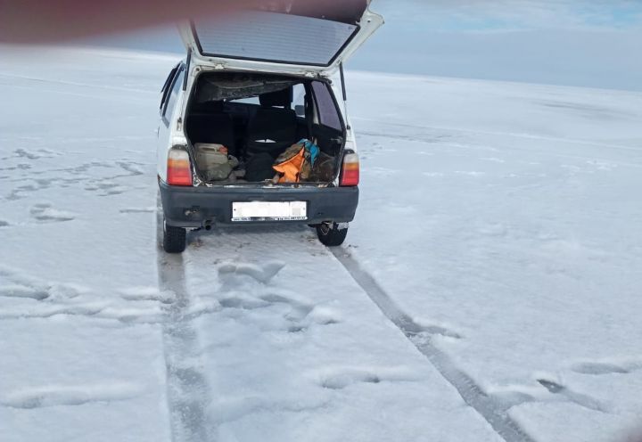 В Спасском районе оштрафовали рыбака, выехавшего на лед в машине