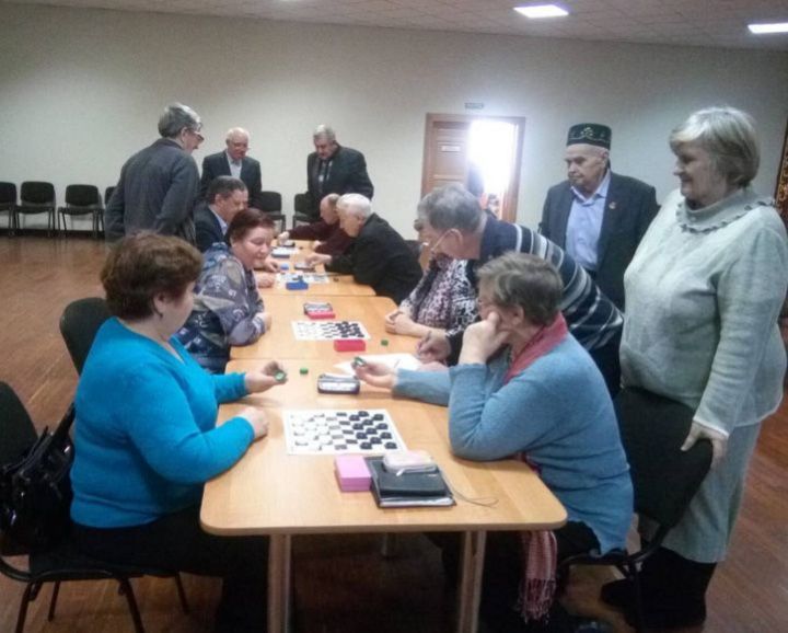 В Болгаре прошел темпо-турнир по шахматам и шашкам среди пенсионеров