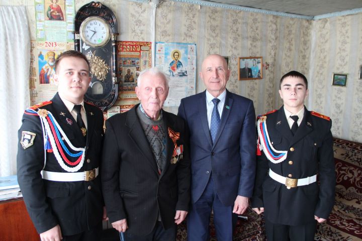 Труженику тыла из Болгара вручили юбилейную медаль к 75-летию Победы
