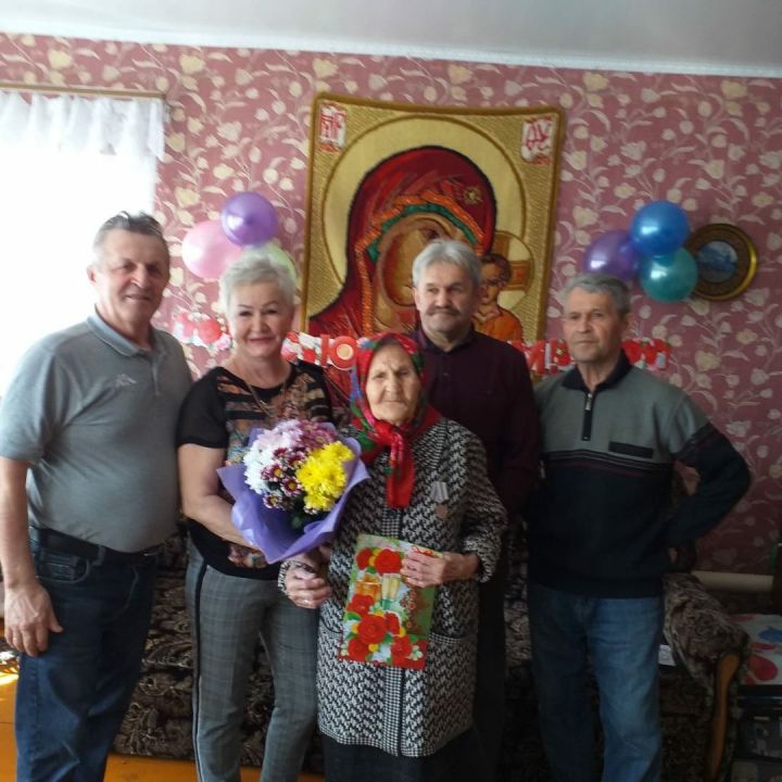 В Болгаре труженицу тыла поздравили с 90-летним юбилеем