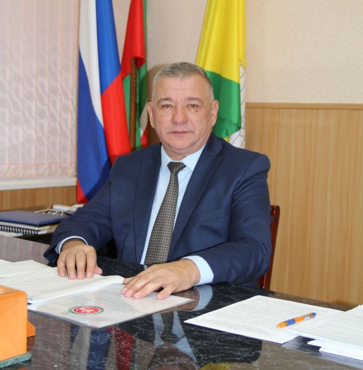 Поздравление главы Спасского района Фаргата Мухаметова с праздником 8 Марта