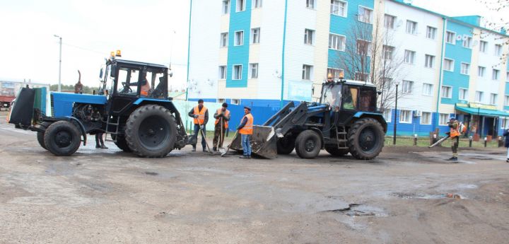 В Болгаре проводят ямочный ремонт дорог