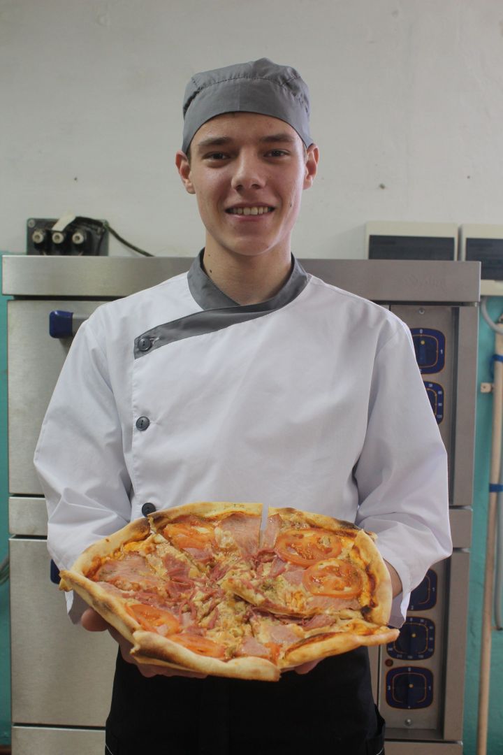 Учащийся Спасского техникума Рифат Кадыров рассказывает о профессии повара