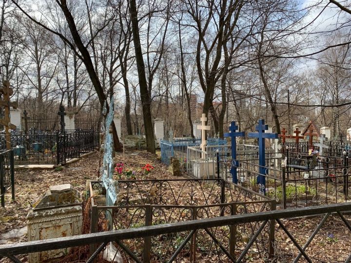 В Татарстане снят запрет на посещение кладбищ