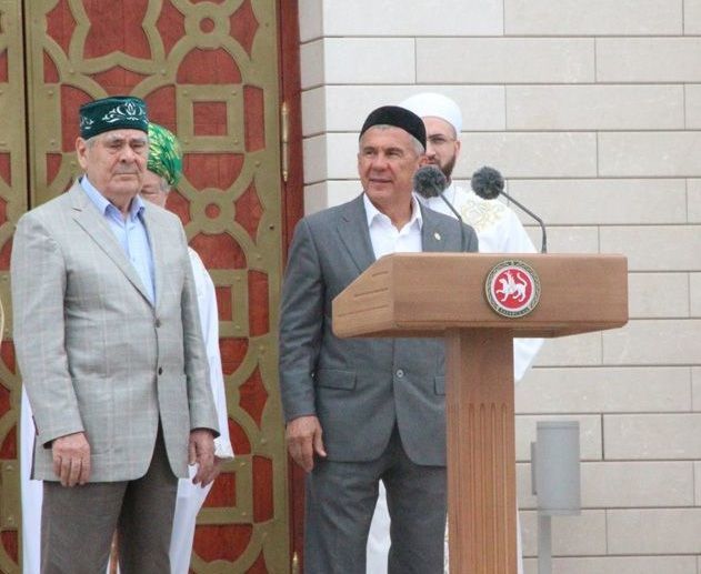 Рустам Минниханов поздравил татарстанцев с Днем официального принятия ислама