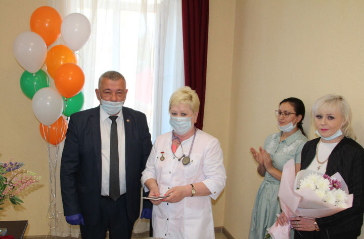В Болгаре наградили лучших медицинских работников (ФОТО)