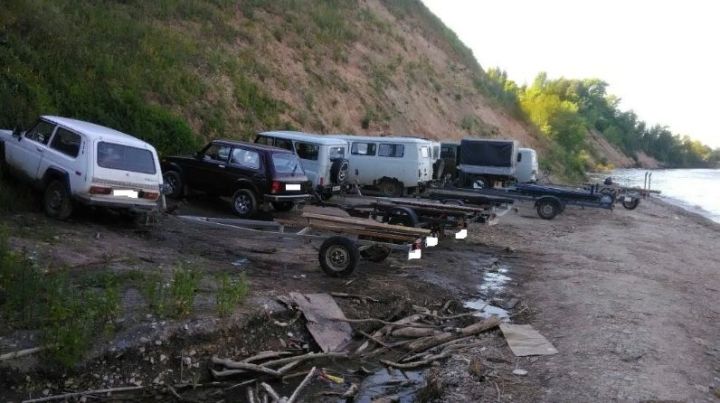 Автолюбители из Тетюшского района заплатят штраф за парковку на берегу Волги