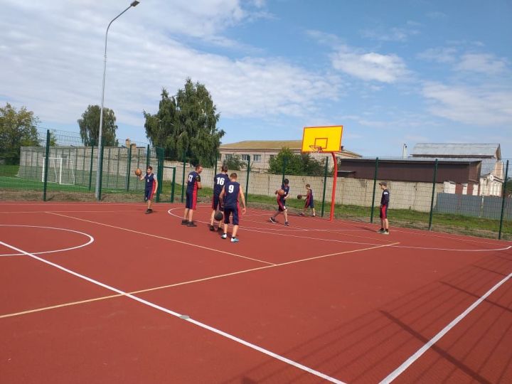 В Болгаре открыли баскетбольную площадку
