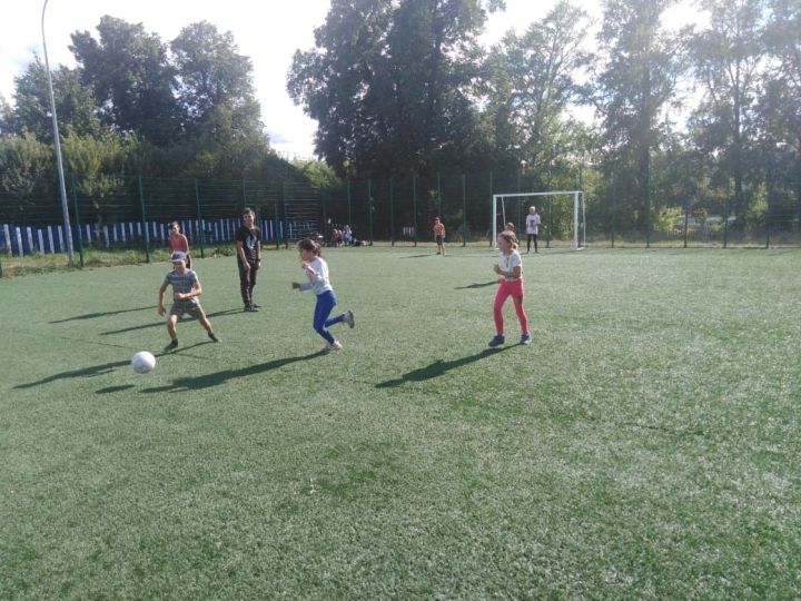 В Антоновской школе прошла товарищеская встреча по мини-футболу