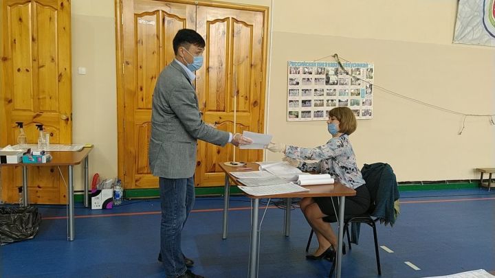 Министр земимущества РТ Фаниль Аглиуллин проголосовал в Болгаре