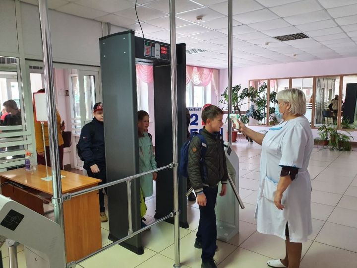Ученикам в школах Спасского района проводят обязательную термометрию