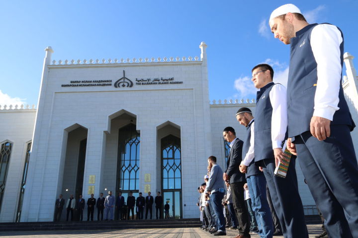 В Болгарской исламской академии прошла линейка, посвященная Дню солидарности в борьбе с терроризмом