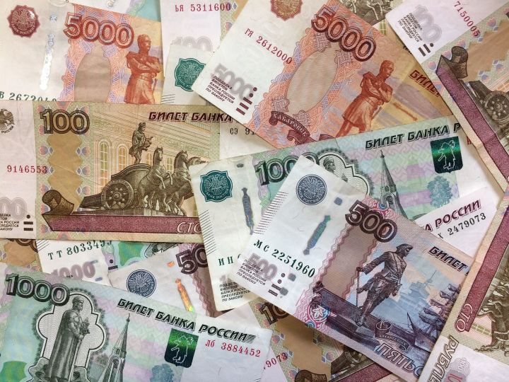 Всем российским семьям с детьми предложили выплачивать по 10 тысяч ежемесячно