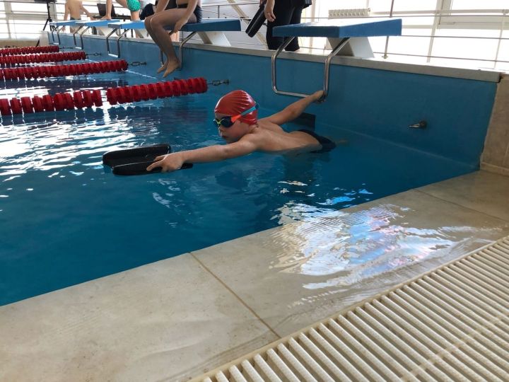 Соревнования по плаванию на призы Деда Мороза прошли в бассейне "Дулкын"