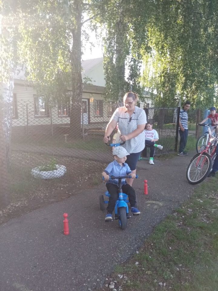 В посёлке Приволжский провели велоэстафету 