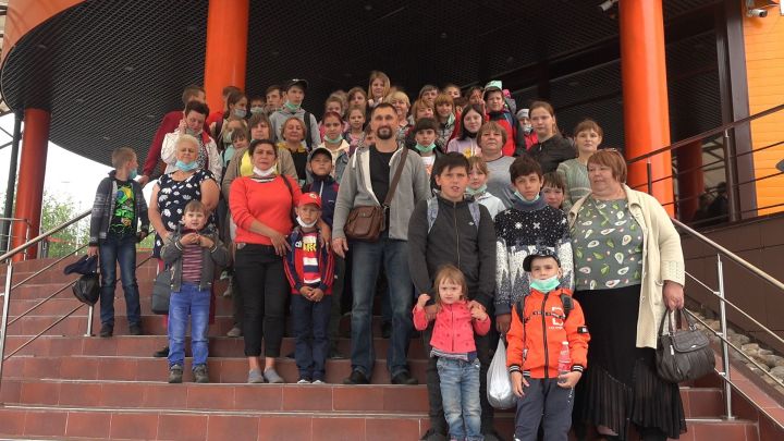 Благотворительный фонд святого мученика Феодора Болгарского организовал поездку в аквапарк