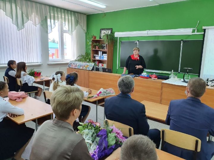 В Болгарской городской средней школе №​​​​​2 состоялось открытие центра «Точка роста»