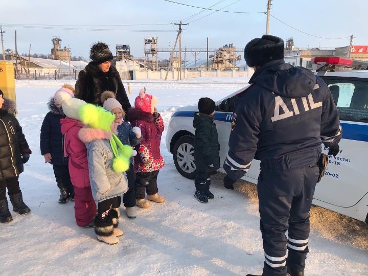 Воспитанников детского сада «Колосок» познакомили с патрульно-постовым транспортом ГИБДД