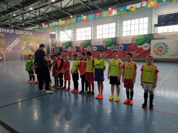 В "Олимпе" прошёл турнир по мини-футболу на призы Деда Мороза&nbsp;
