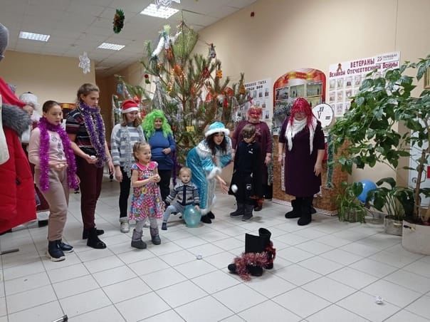 Иж-Борискинская сельская библиотека провела «Новогодний праздник»