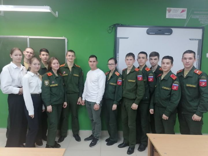 Болгарскую кадетскую школу - интерната им.П.А. Карпова посетил бывший ученик